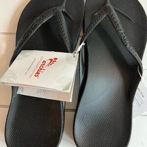 Black Minimalist Thong Sandals with Textured Footbed